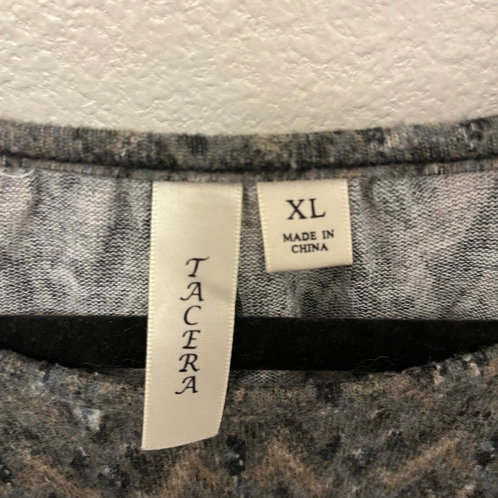 Elle Black and Gray Graphic 3/4 Sleeve Blouse - Picture 2 of 5